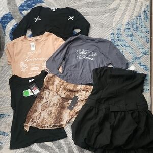 Nwt- Tilly's Juniors Medium Clothing Lot Tees/dress